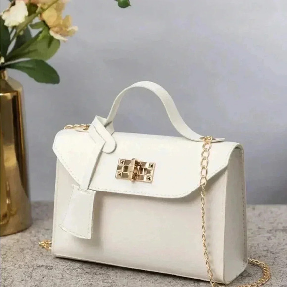 Handbags - ⚠️Clearance Solid White And Gold Small Square Crossbody Chain Bag